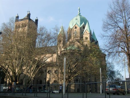 Neuss : Freithof, das Quirinus-Münster ist eine der bedeutendsten spätromanischen Kirchen am Niederrhein